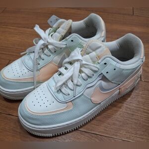 Nike Men's Sneakers in Mint and Peach